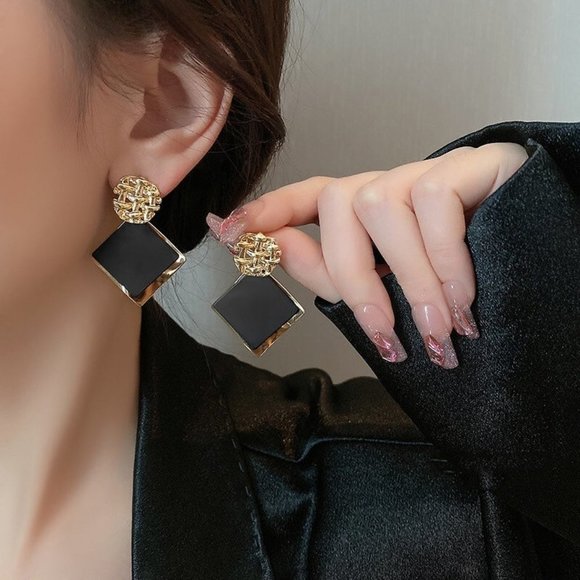 Jewelry - Geometric Square Black Earrings